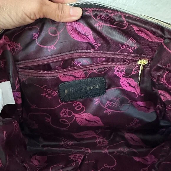 Betsey Johnson Handbag Logo Quilted Be Mine Gold Chain Straps Black O/S - Picture 9 of 13